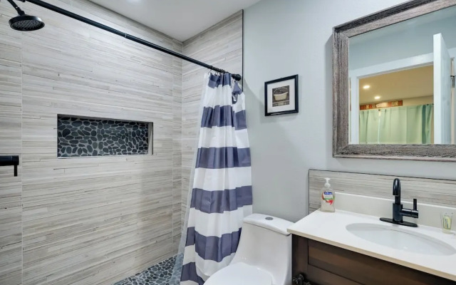 Inverness Getaway ~ 4 Mi to Henderson Lake!