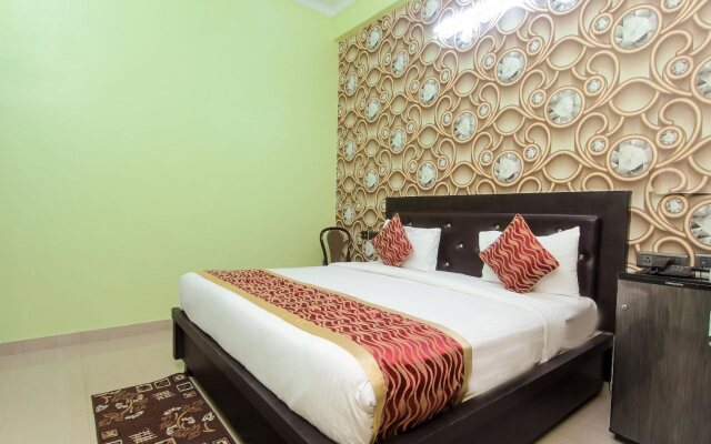 OYO 8680 Hotel Vaishnavi Inn