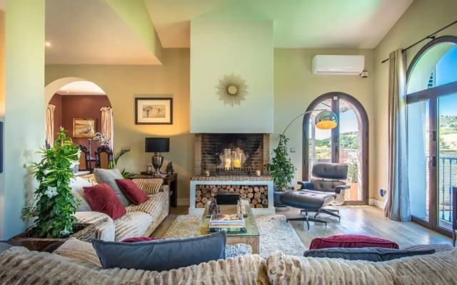 Luxury Villa With Stunning Views in Estepona