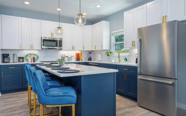Heaven-sent Convenient 4br/ 3BA Near Downtown