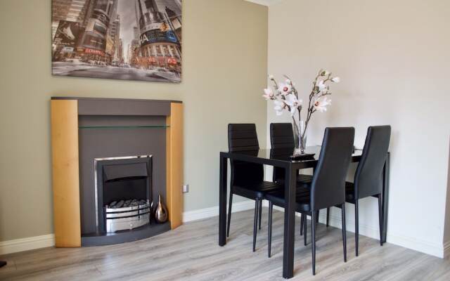 1 Bedroom Apartment With Private Patio Sleeps 3