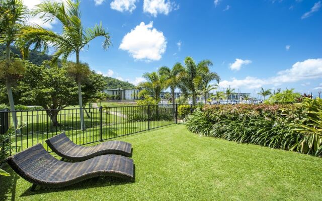 Beachside Magnetic Harbour Holiday Apartments