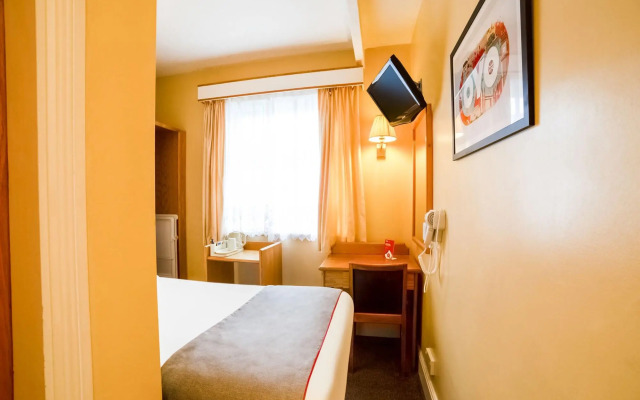 OYO Bostons Manor Hotel, Hanwell London