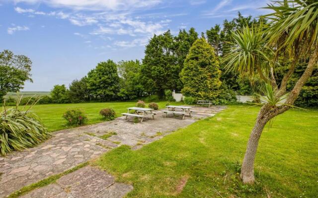 328 Norton Park, Dartmouth