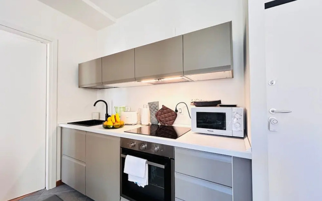 Moderno Bilocale con Terrazzo e Parcheggio