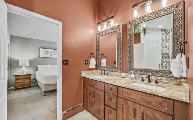 Private Dog Friendly Home Boasts Incredible Views - WD25 by RedAwning