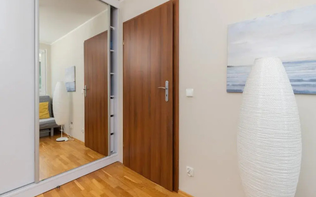 Malczewskiego Apartment by Renters