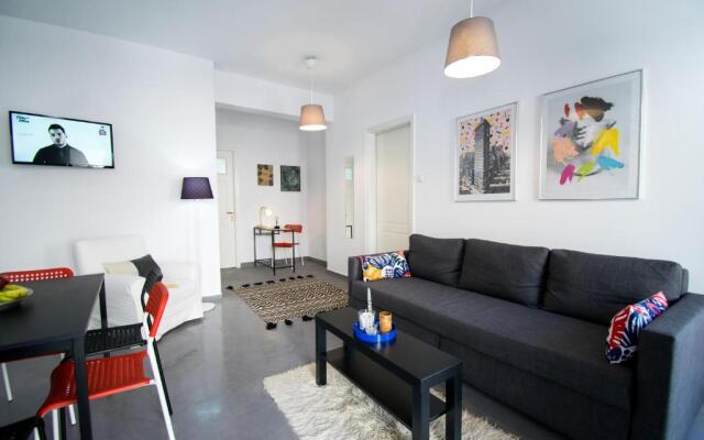 Destination Acropolis apt4