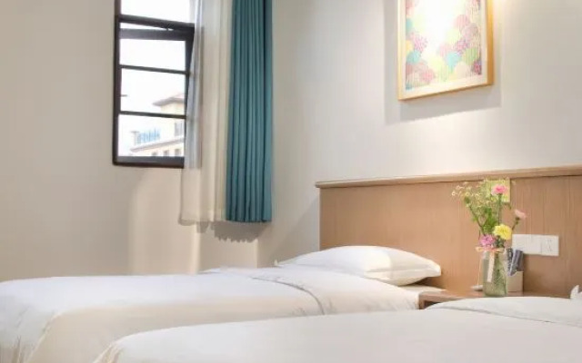 Zhufeng Concept Hotel (Baoshan High-speed Railway Station Branch)