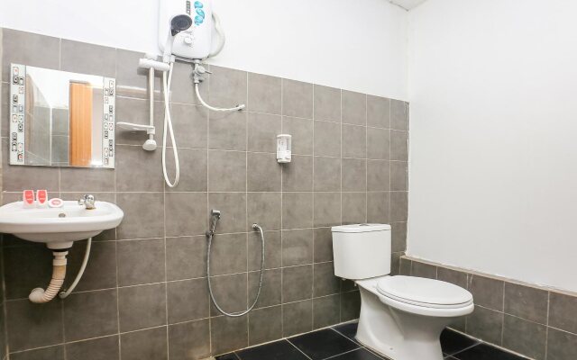 OYO 717 MR J Hotel Wakaf Che Yeh 2