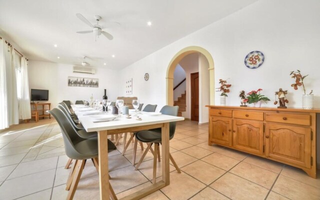 Villa - 7 Bedrooms with Pool and WiFi - 106438