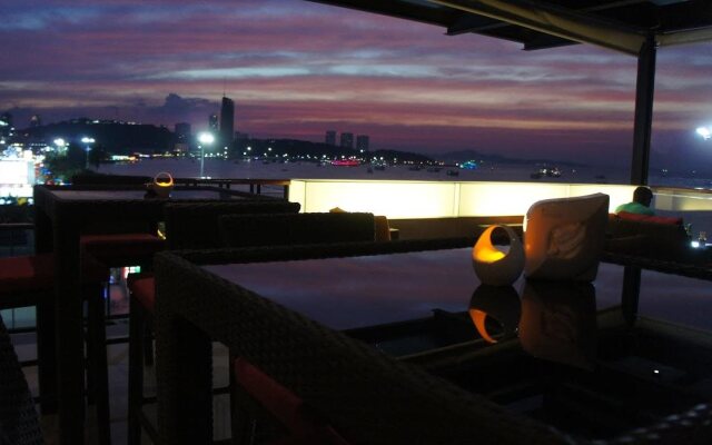 Serenotel Pattaya Beach Front