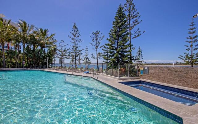 Silvershore Apartments on the Broadwater