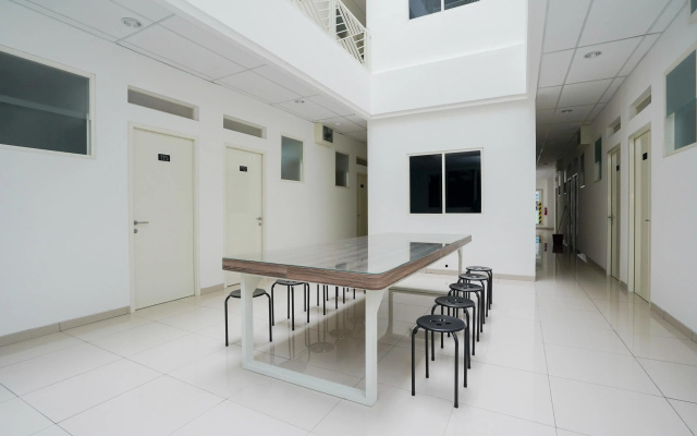 OYO Life 2462 Kost Surabaya
