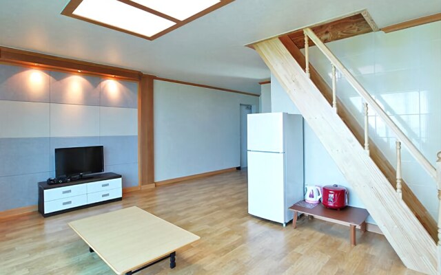 Gangneung Hillstone House Pension