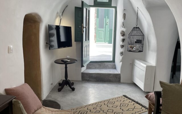 Charming 2-bed Villa in Thera With Outdoor hot tub