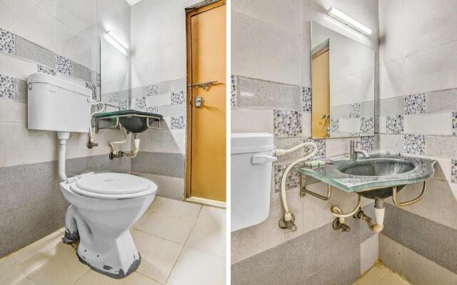 Collection O 70105 Hotel Sai Town House