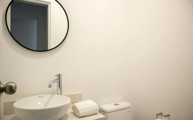 w Charming 2BR w Balcony in Miraflores