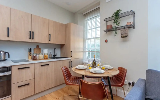 Lovely Apartment Beneath Edinburgh Castle