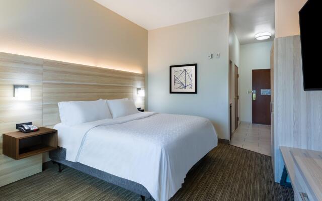 Holiday Inn Express Hotel & Suites Lewisburg by IHG