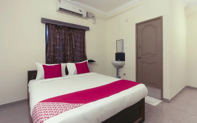 OYO Flagship 76906 Damodar Inn