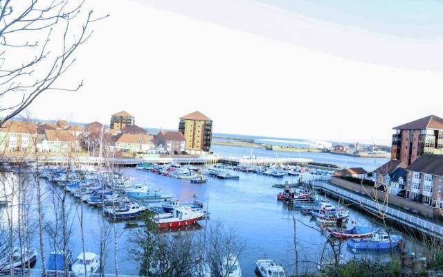 Beautiful 5-bed House Roker Beach