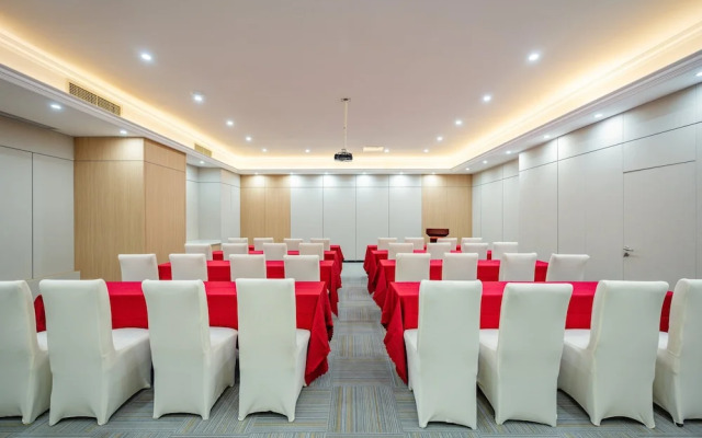 Holiday Inn Express Chengdu Tianfu Square by IHG