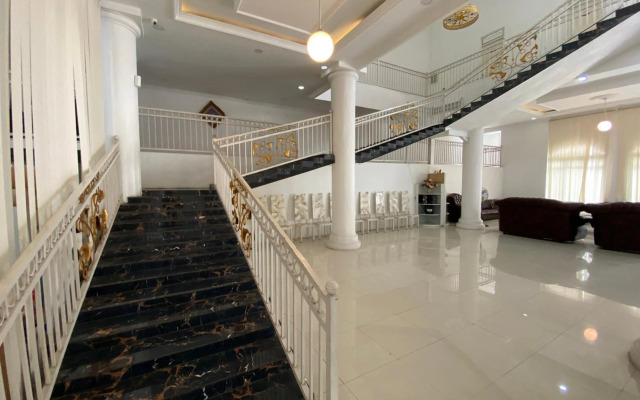 Capital O 1888 Griya RW Family Guest House