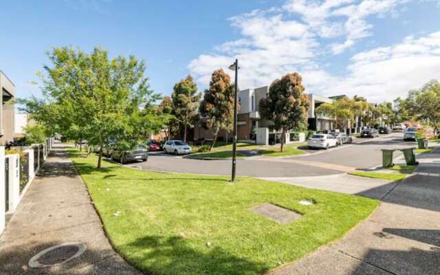 La Trobe Uni  3B townhouse  Bundoora