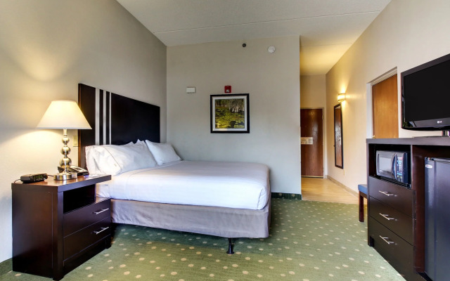 Holiday Inn Express Suites Live Oak