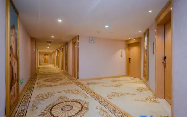 Vienna Hotel (Wuhan Aeon Jiangxiaketing Metro Station)