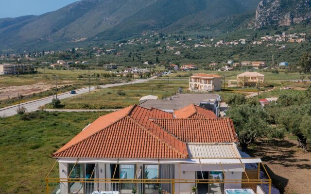 Aphrodite Studios & Apartments