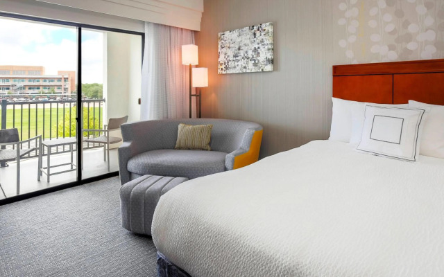 Courtyard by Marriott Dallas Arlington South