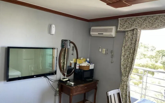 Sokcho Haeoleumhouse