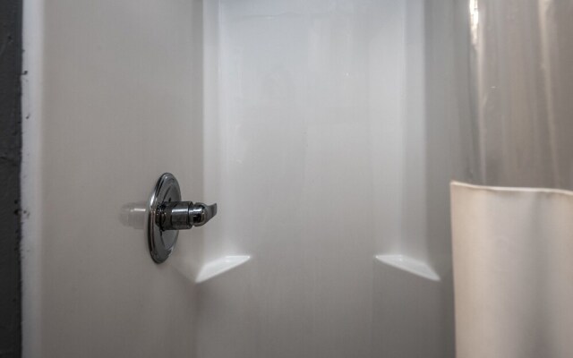 411apvillage17avncb - Windchaser