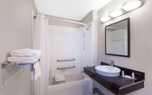 Days Inn by Wyndham Ennis