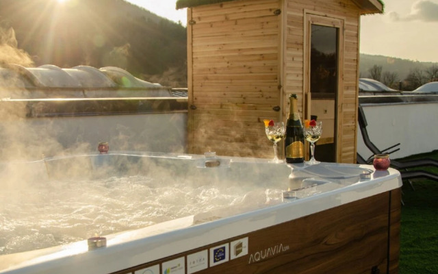 Rooftop Home With Whirlpool & Sauna