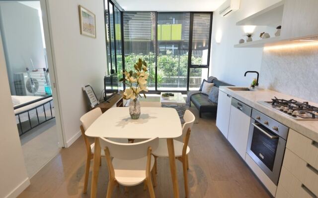 Spacious Cosy Bedroom Suite + Large Balcony