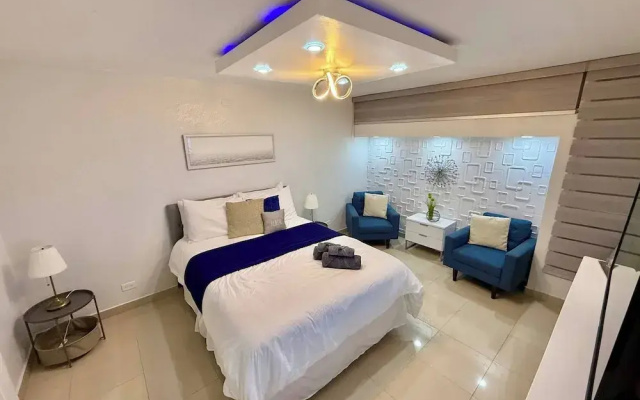 Isla Verde Beachfront Retreat With Parking