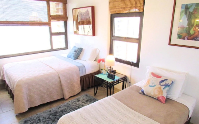 Waikiki Banyan Oceanview 24th Floor