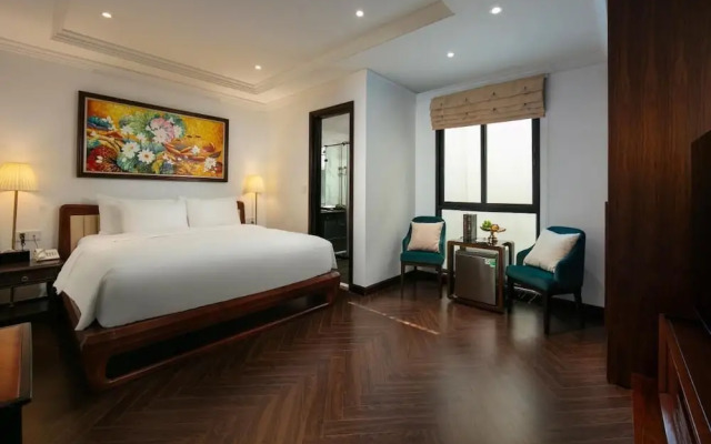 MAY DE Ville Crown Hotel 1