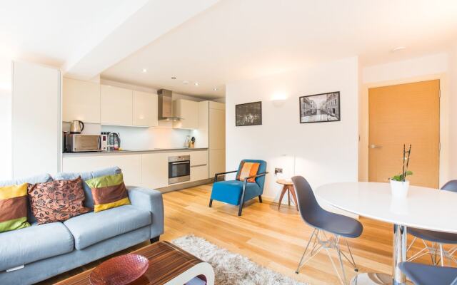 Spacious 1 Bedroom Apartment in Kensington - A2