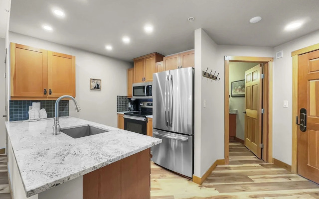 Amazing Condo Center Village Unit, Short Walk to American Eagle - PP310 by RedAwning