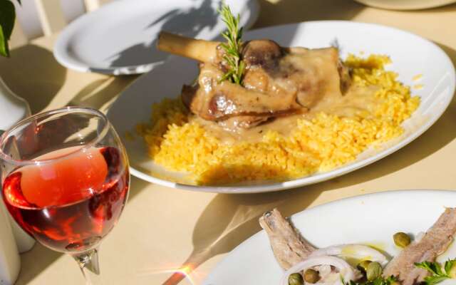 Faros Villa small hotel & restaurant