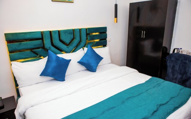 El Elyon Hotel and Suites