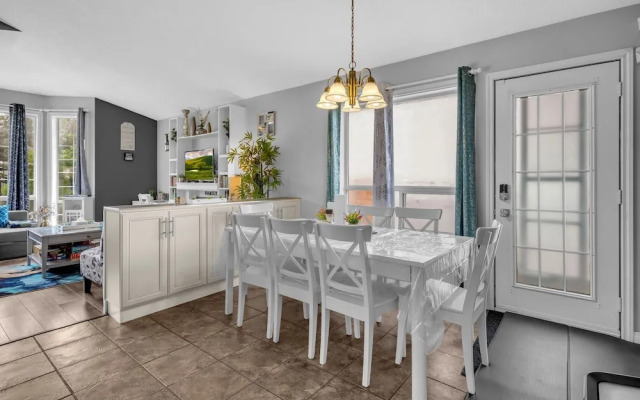 33 Executive Home A C Airport