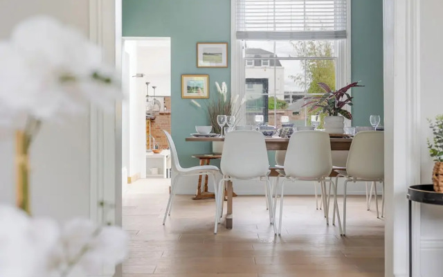 Stylish 5BD Townhouse in Leamington Spa