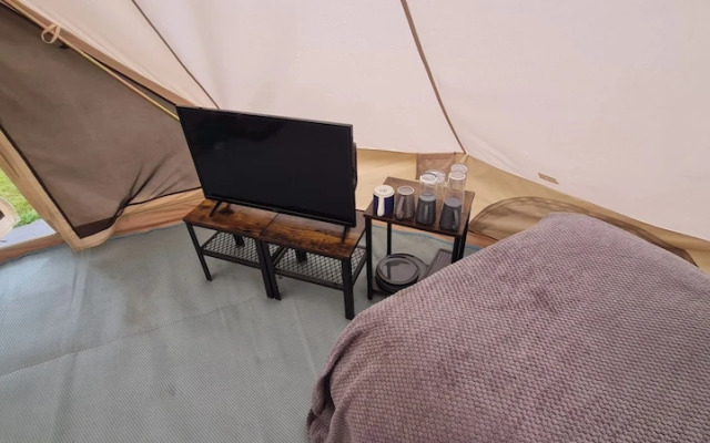 Cozy Dog Friendly Hot Tent With Log Burner & Logs