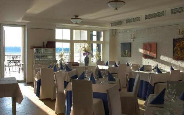 Отель Дафна