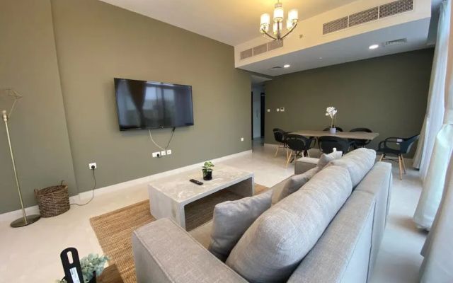 Refined Classy 3 Bedroom Apartment in Jumeirah